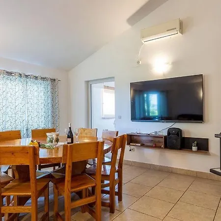 Вилла Versovica By Briskva Peruski